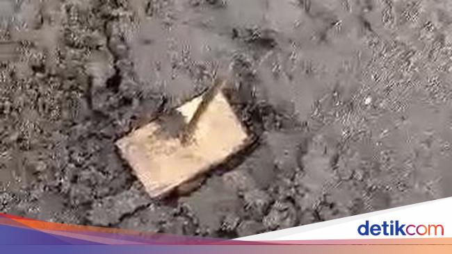 Heboh Ranjau Paku Bertebaran di Savana Bromo, Banyak Kendaraan Jadi Korban