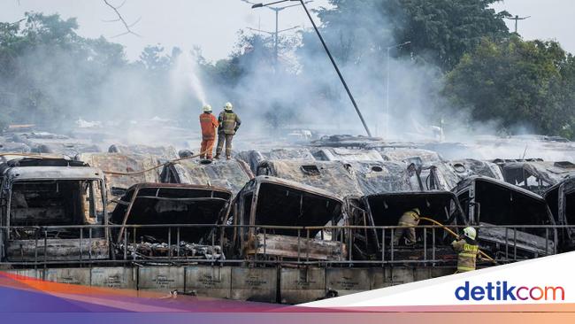 Kadishub Sebut Puluhan Bus Terbakar di Jakbar Sudah Bukan Aset TransJ