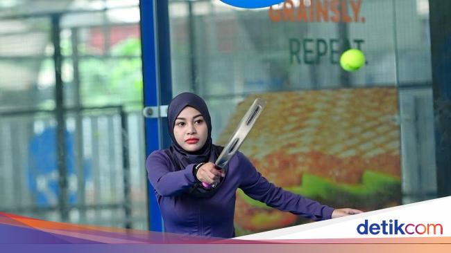 Tampil Sporty dan Stylish! 10 Inspirasi Gaya Hijab Padel Paula Verhoeven dan Artis Hijab Lainnya