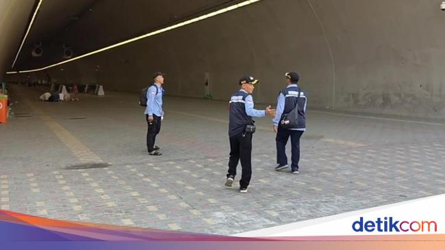 Petugas Haji Temukan Jemaah Tertinggal di Mina, Langsung Diantar ke Hotel