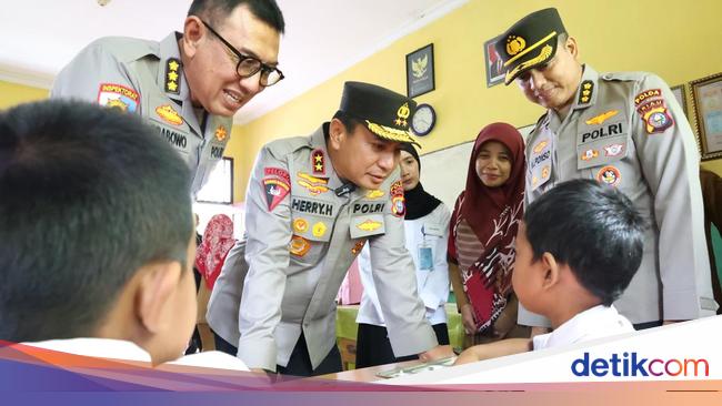 Dapur Mitra Polda Riau Mulai Distribusikan MBG ke 7 Sekolah Hari Ini