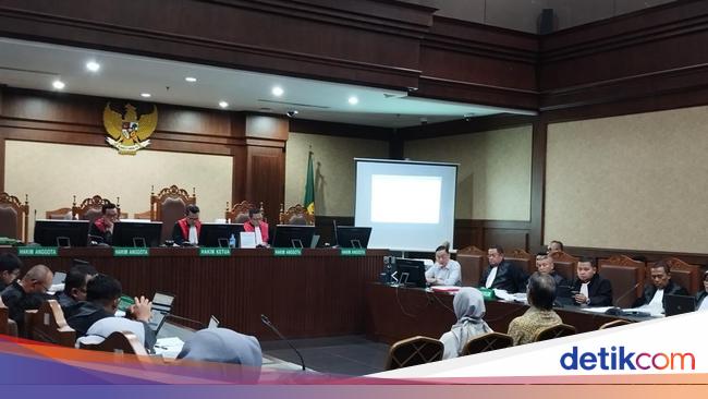 Saksi Ungkap Dewan Gula Indonesia Dibubarkan usai Jokowi Dilantik