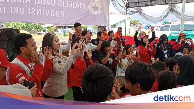 Polda Metro Beri Trauma Healing Anak-anak Korban Kebakaran di Kapuk Muara