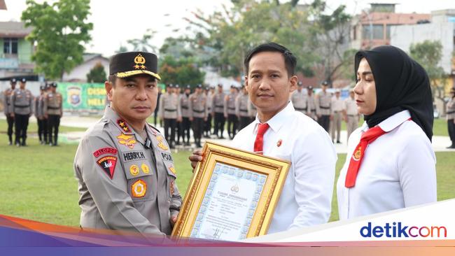 Kapolda Riau Beri Penghargaan Tim Raga Ungkap Kasus Perusakan Hutan-Narkoba