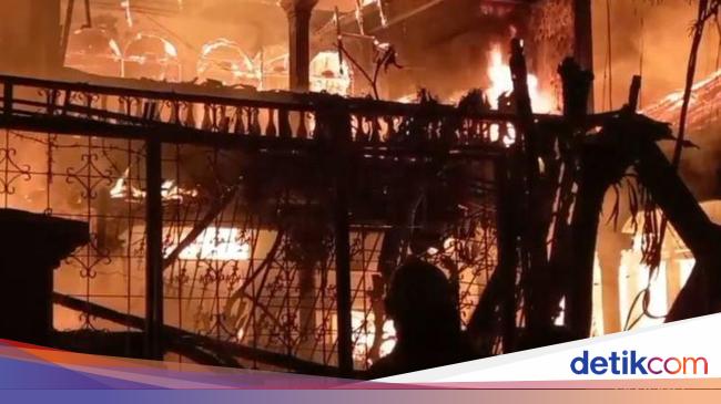 Cerita Pemilik Rumah Terbakar di Jaktim, Api Muncul dari Kabel Semrawut