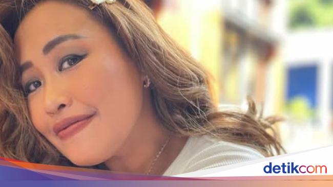 Pinkan Mambo Fokus Jualan Donat, Bisa Dapat Rp 10 Juta Sehari