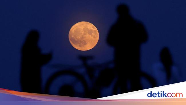 Strawberry Moon Curi Perhatian di Langit Eropa