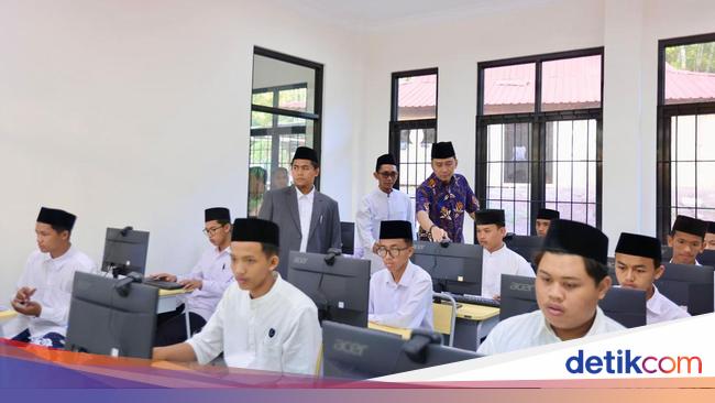 Kunjungi Pacitan, Ibas Tinjau Program Balai Latihan Kerja Komunitas