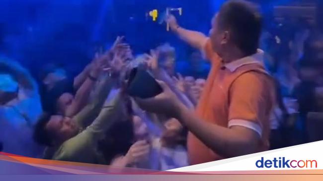 Viral! Kepala Desa di Cirebon Lempar Uang di Klub Malam, Klaim Uang Pribadi Bukan Dana Desa