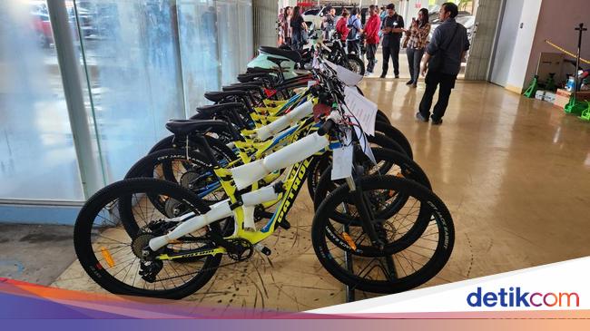 Brompton-Roadbike Laku Dilelang KPK, Segini Harganya