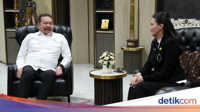 Gubernur Malut Bertemu Jaksa Agung, Minta Kawal Program Pemprov