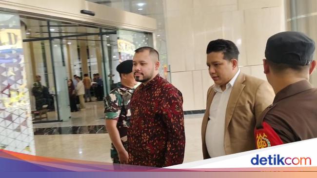 Jadi Tahanan Kota, Ibrahim Arief Tersangka Korupsi Laptop Dipasangi Detektor