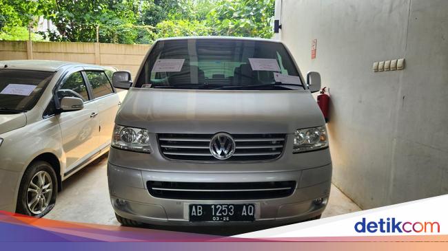 KPK Raup Rp 20 Miliar Hasil Lelang Mobil VW Rafael Alun hingga Moge Triumph