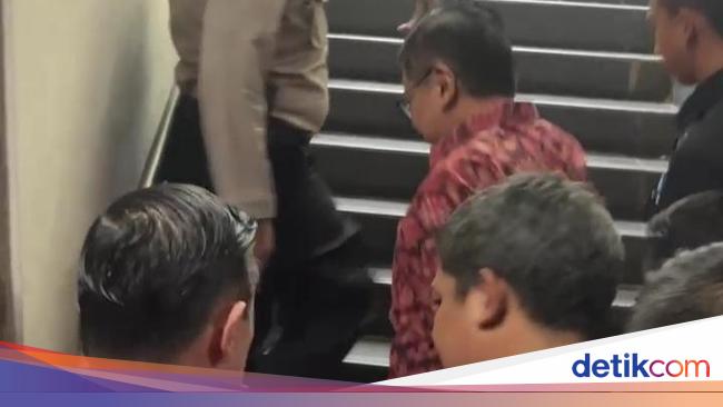 Hasto dan Tom Lembong Sempat Papasan di Pengadilan Tipikor, Begini Momennya