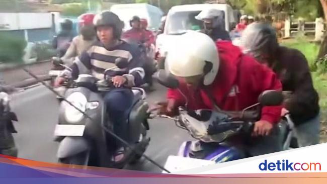 Kabel Menjuntai di Cengkareng Bikin Pemotor Celaka, 2 Orang Terluka