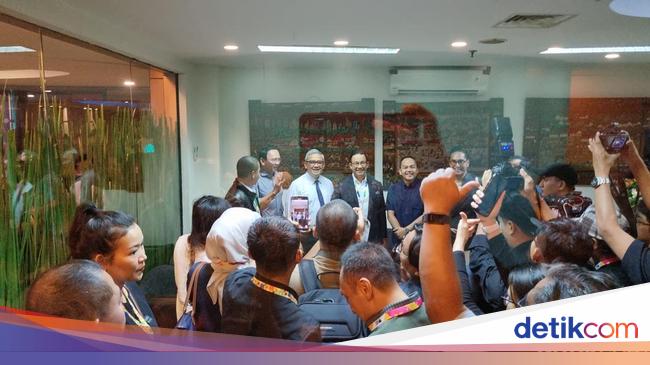 Ahok-Anies Bertemu di Jakarta Future Festival, Salaman hingga Foto Bareng