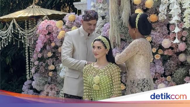 Pesona Alyssa Daguise di Pengajian &amp; Siraman Jelang Pernikahan, Bikin Terpana