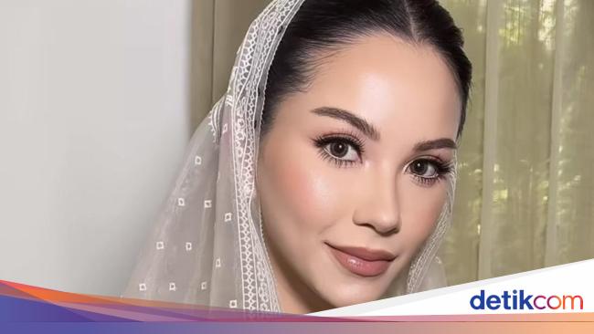 Detail Makeup Alyssa Daguise di Pengajian Jelang Pernikahan, Elegan &amp; Soft
