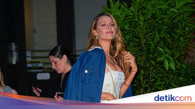 Blake Lively Tampil Playful Setelah Gugatan Justin Baldoni Ditolak Pengadilan