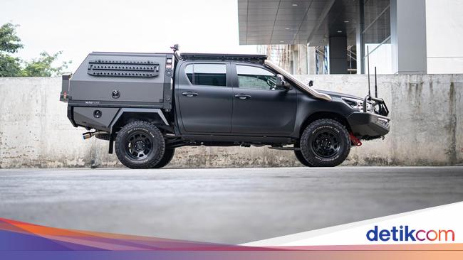 Siap Tempur! Hilux Disulap Jadi Mobil Militer