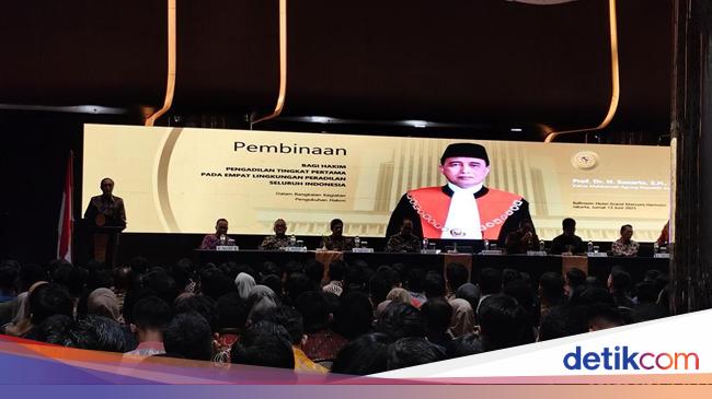 Ketua MA Ingatkan Para Hakim Jangan Tempel Stiker Pamer Jabatan di Mobil