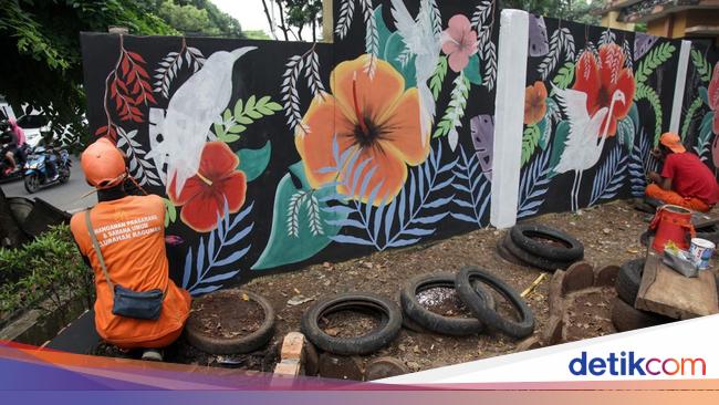 Potret Pasukan Oranye Tata Lahan Depan RSUD Pasar Minggu Jadi Taman