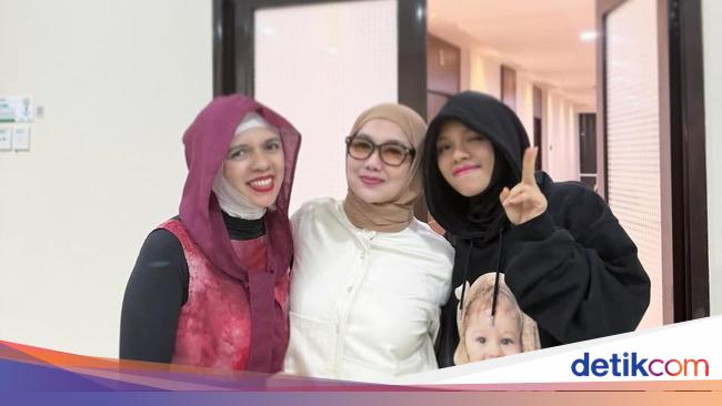 Aaliyah Massaid Siap Melahirkan, Reza Artamevia dan Ibu Thariq Halilintar di RS