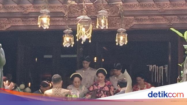 Al Ghazali Siraman Hari Ini, Maia Estianty dan Irwan Mussry Tebar Senyum