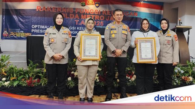 Raih IKPA 100, Direktorat Reskrimsus Polda Metro Diberi Penghargaan Kapolri