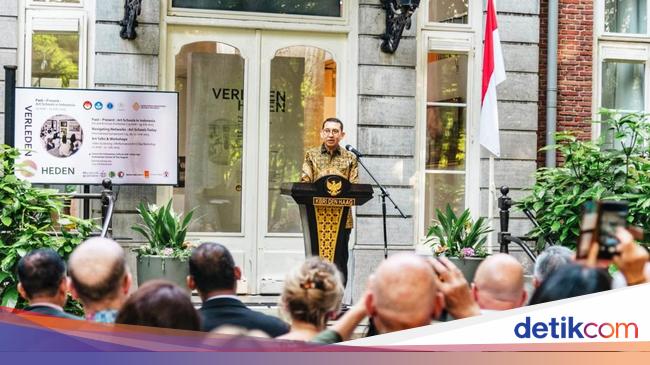 Buka Pameran Verleden-Heden, Menbud Promosikan Pendidikan Seni RI