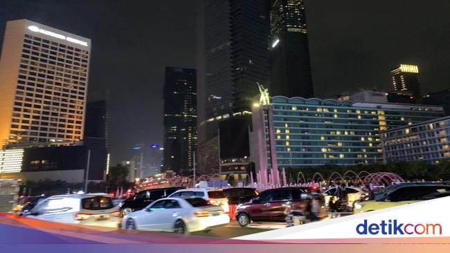 Melihat Kawasan Monas hingga Bundaran HI Saat Pemadaman Lampu 1 Jam
