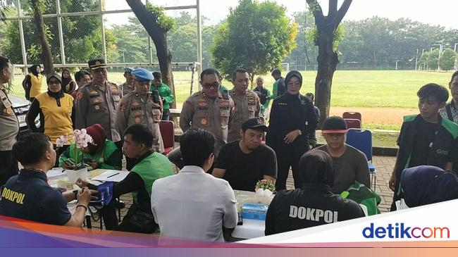 Ratusan Driver Ojol Antusias Periksa Kesehatan Gratis di Polres Jaksel