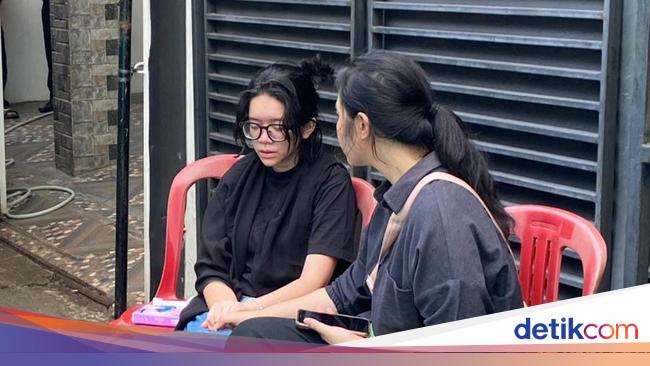 Tangis Pacar Pecah saat Jenazah Gusti Irwan Wibowo Tiba di Rumah Duka