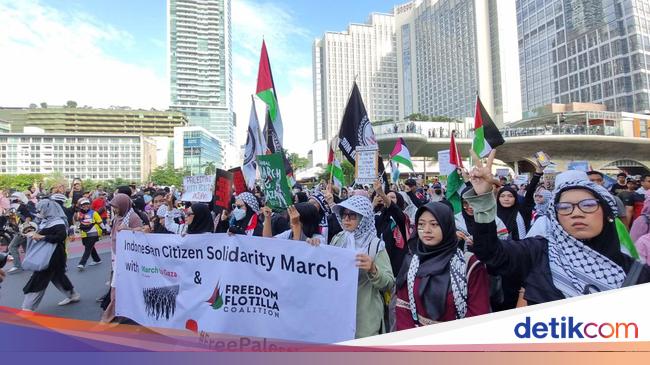 Aksi Solidaritas Long March ke CFD Bundaran HI, Serukan Kemerdekaan Palestina