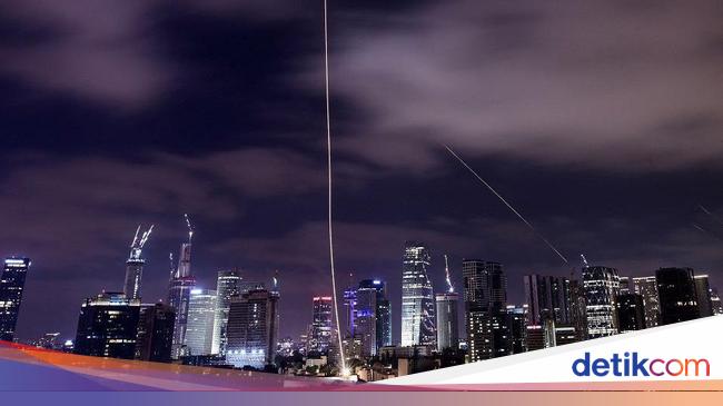 42 WNI Terdampar di Tel Aviv, Apa Dampak Konflik Iran-Israel Bagi RI?