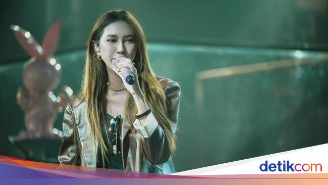 Icha Yang Penyanyi Asal Jawa Ini Curi Perhatian Ketika Nyanyi Lagu Batak