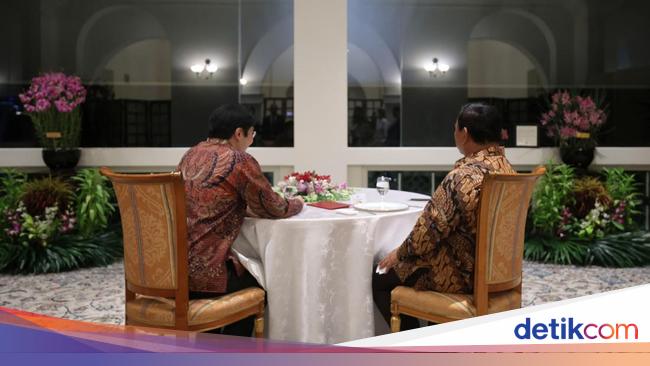 Gaya Prabowo dan PM Wong Kompak Berbatik saat Private Dinner di Sri Temasek
