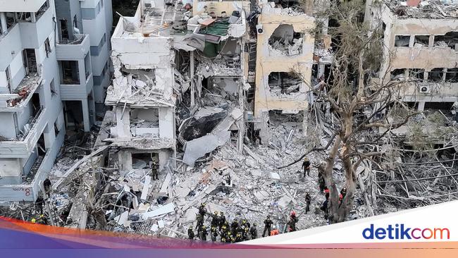 Wajah Salah Satu Sudut Kota Tel Aviv Usai Dihantam Rudal Iran