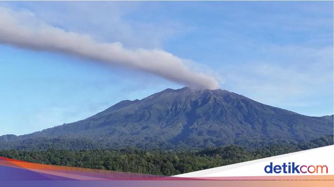 Gunung Raung Erupsi, Kolom Abu Capai 2 Ribu Meter