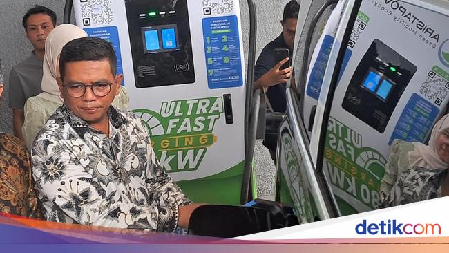 Andra Soni Dukung Transisi Kendaraan Listrik di Banten Meski Kurangi PAD