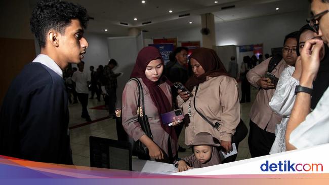 Pencari Kerja Antusias Serbu Job Fair di Koja