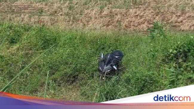 Pengemudi Ngantuk Bikin Motor Sport Nyungsep ke Tengah Sawah Tangerang