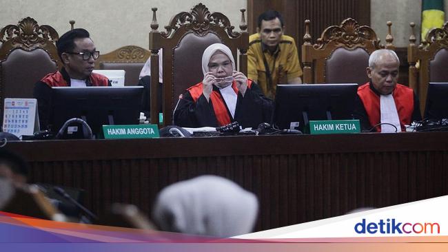 Sifat Serakah Eks Pejabat MA Penimbun Harta Rp 1 T Bikin Hakim Nangis