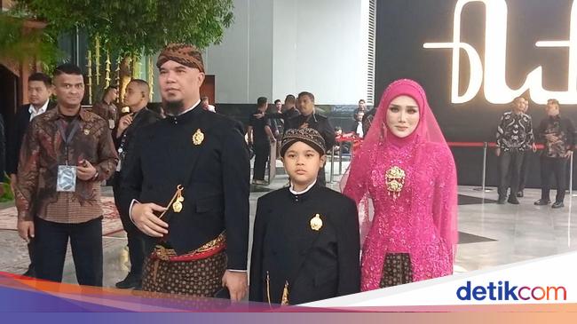 Ahmad Dhani Pajang Foto Raja-Bawa Alat Konser Pribadi ke Unduh Mantu Al Ghazali