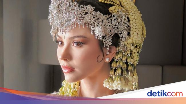 Perhiasan Alyssa Daguise di Hari Pernikahan