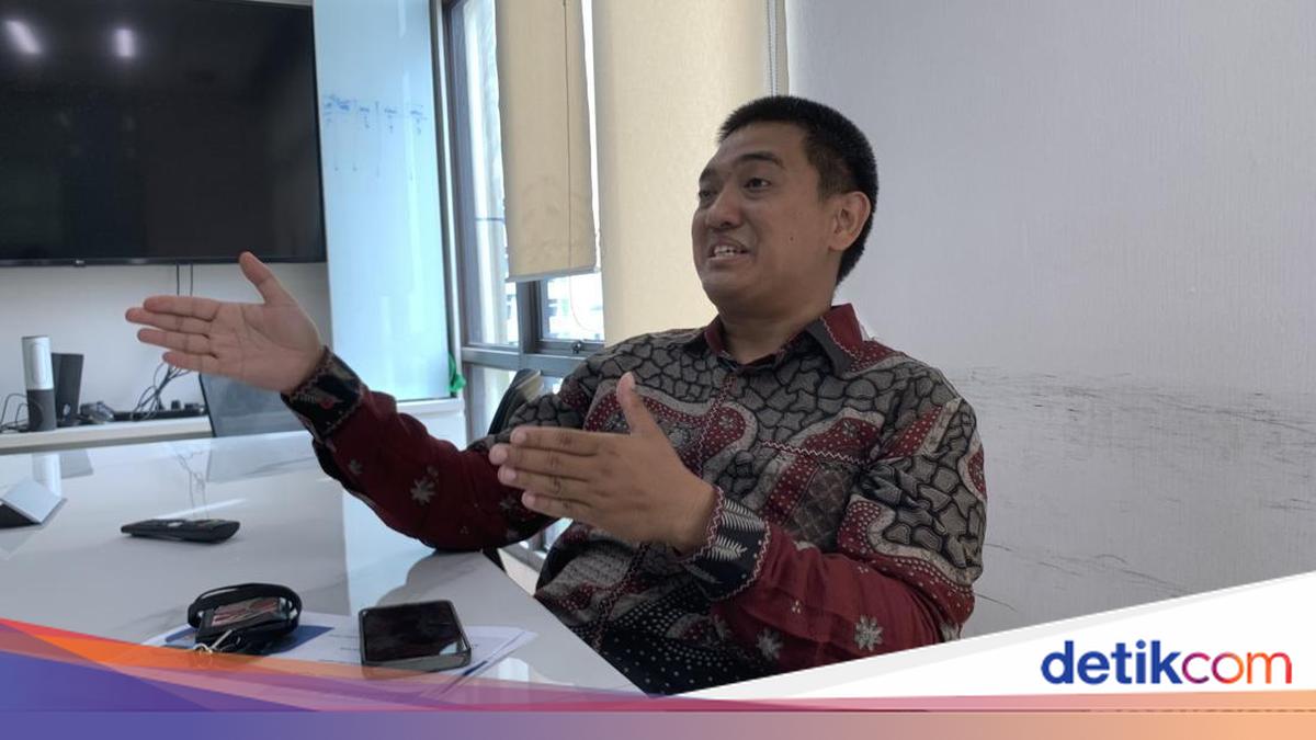 Eks Penyidik KPK Heran Ada Meja-Mic Saat Hotman Konpers di Kejagung soal Febrie