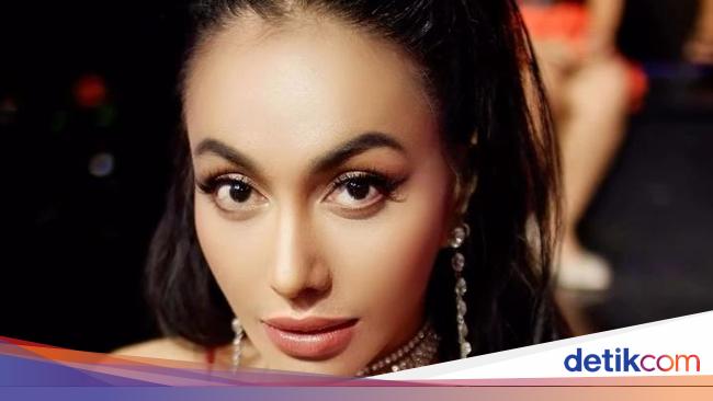 Perubahan Denada Usai Operasi Hidung di Thailand