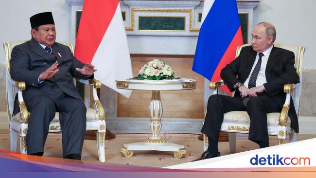 Prabowo duduk dekat Putin sampaikan terima kasih