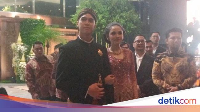 Ketika El Rumi dan Syifa Hadju Sambut Tamu Penting di Unduh Mantu Al Ghazali