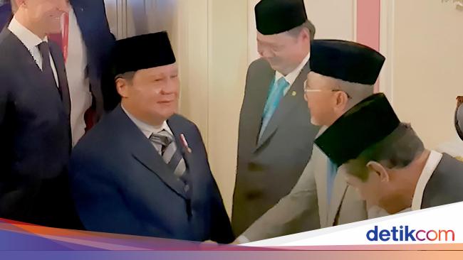 Zulhas &amp; Menteri Kabinet Merah Putih Sambut Kedatangan Prabowo di Rusia